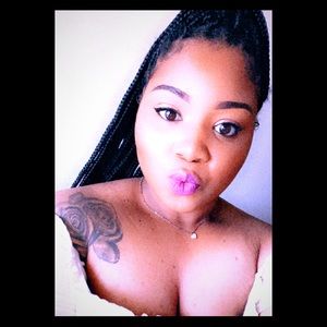 Meet your Posher, Elesia